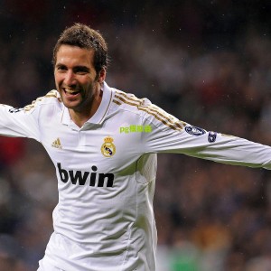 欧洲豪门暗战升级，巴萨、曼城、巴黎竞逐新星阿克利乌什，明夏或成转会关键窗口